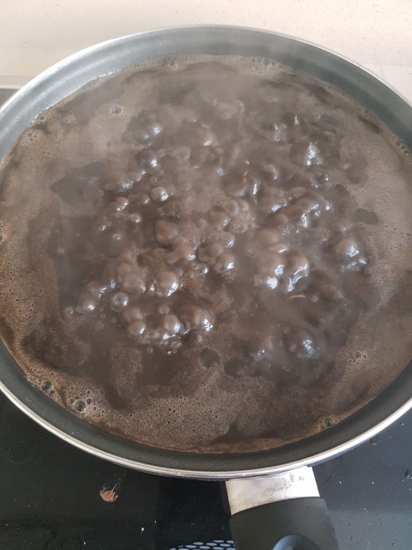 Arroz negro con calamares y gambas 🦐 Paso 3 Arroz negro con calamares y gambas 🦐 Paso 3