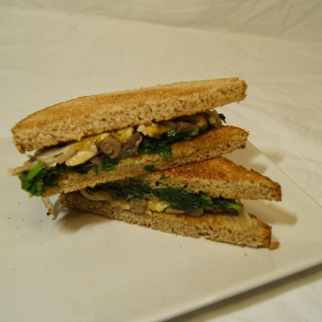 🥪 SANDWICH DE SETAS, ESPINACAS, CEBOLLA CARAMELIZADA Y QUESO 🥪 🥪 SANDWICH DE SETAS, ESPINACAS, CEBOLLA CARAMELIZADA Y QUESO 🥪