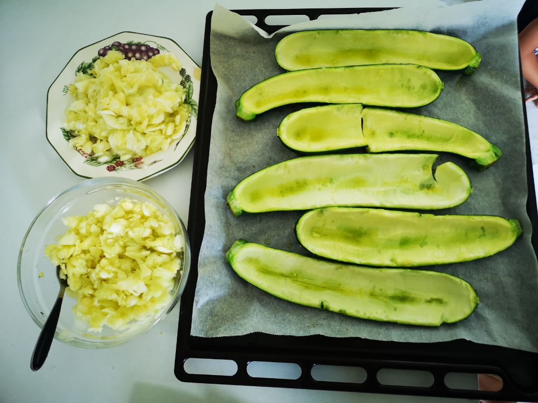 Calabacines rellenos de atún Step 0