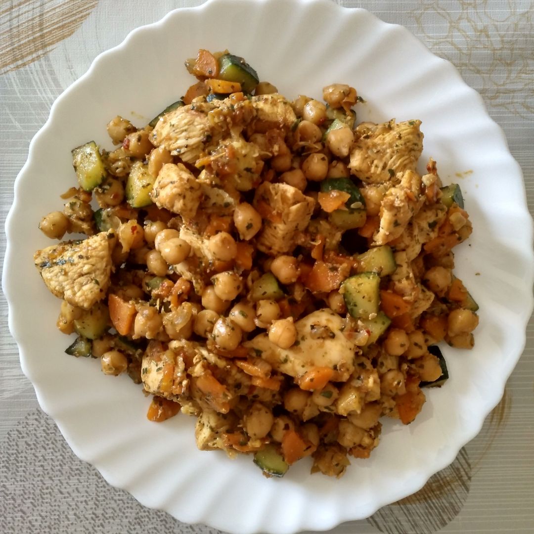 Garbanzos con pollo y verduras Garbanzos con pollo y verduras