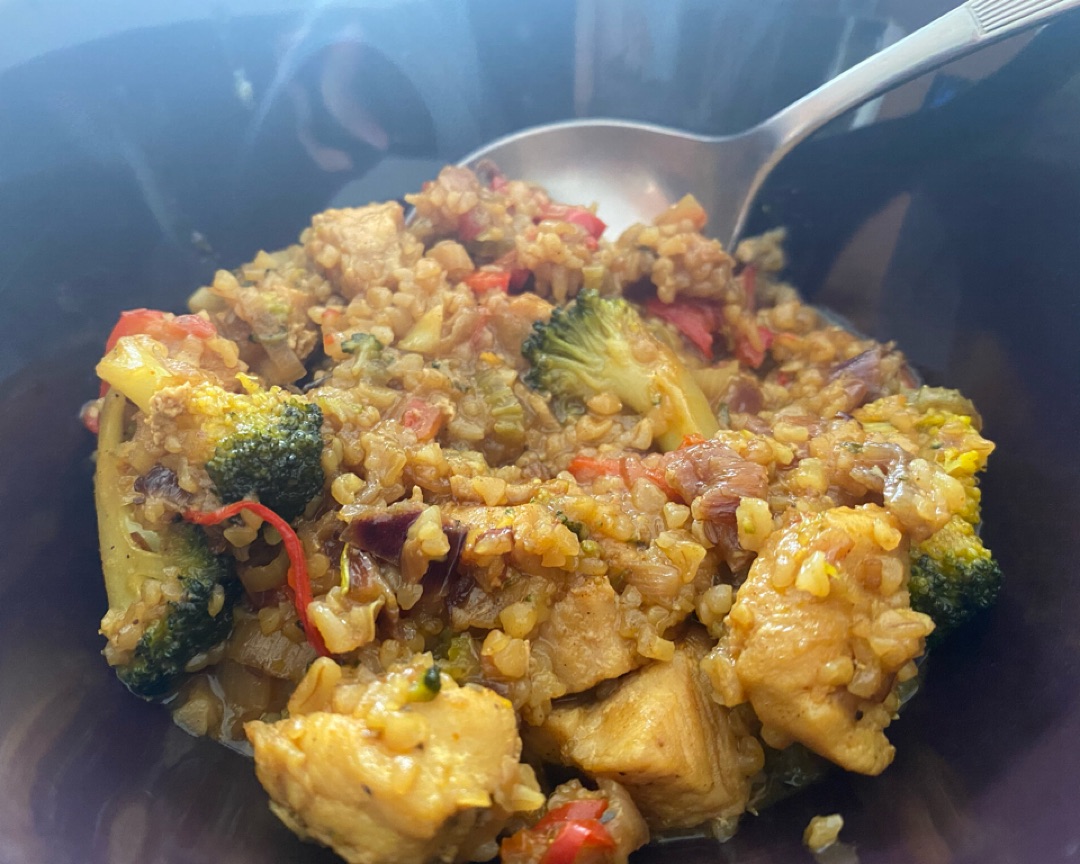  Bulgur con verduras y pollo al curry 🍛 