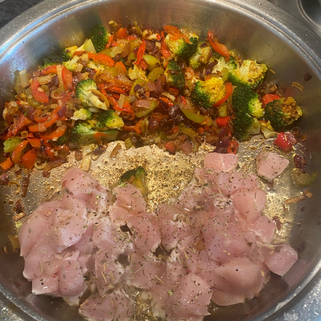  Bulgur con verduras y pollo al curry 🍛 Step 0