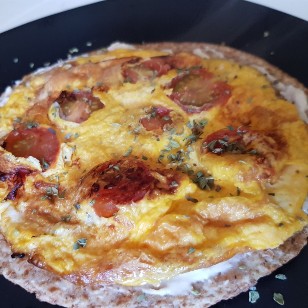 Tortilla 100% integral con hummus y con tortilla de cherrys. Tortilla 100% integral con hummus y con tortilla de cherrys.