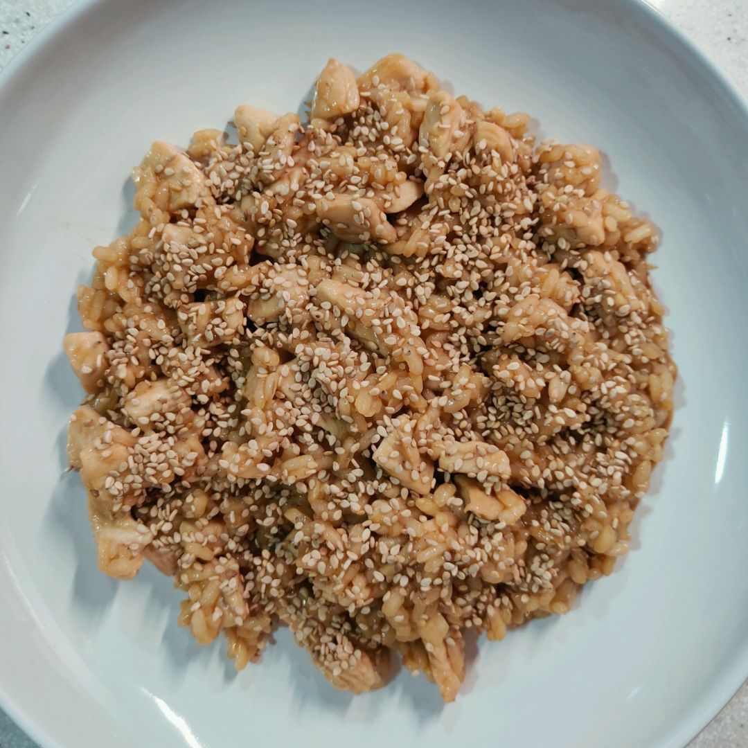 Arroz con pollo y salsa de soja Arroz con pollo y salsa de soja