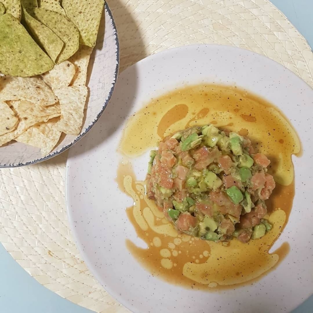 Tartar de salmón y aguacate Tartar de salmón y aguacate