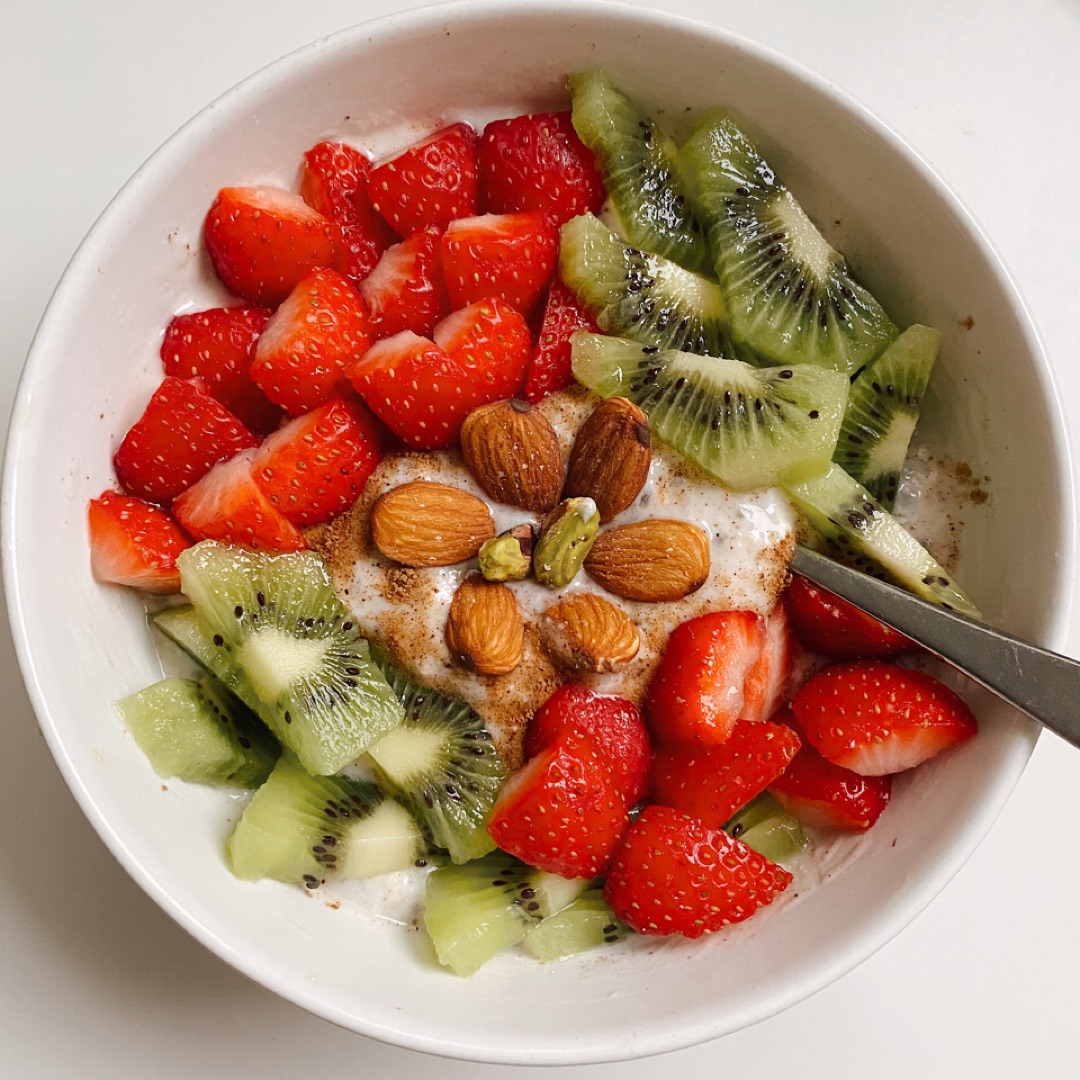Freshly  desayuno con kiwi & fresas