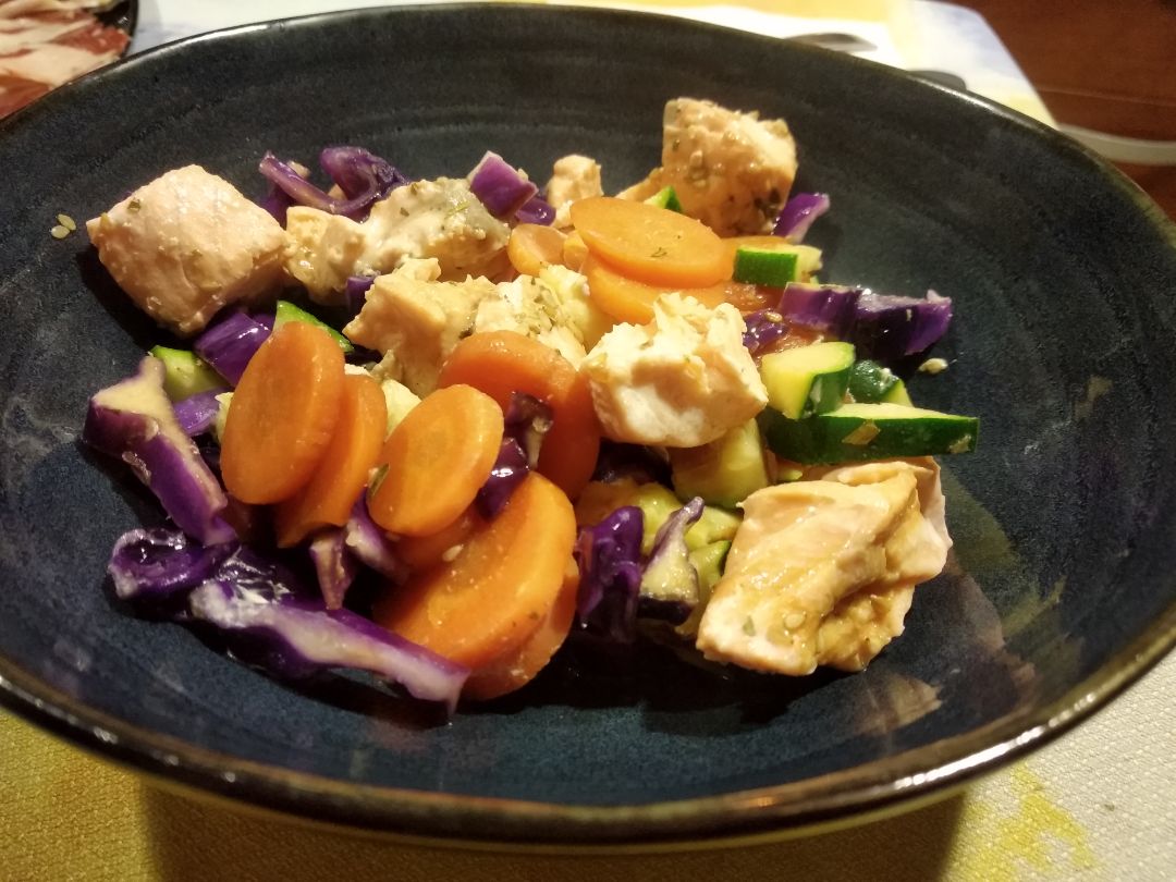 Salmón con verduras al vapor Salmón con verduras al vapor