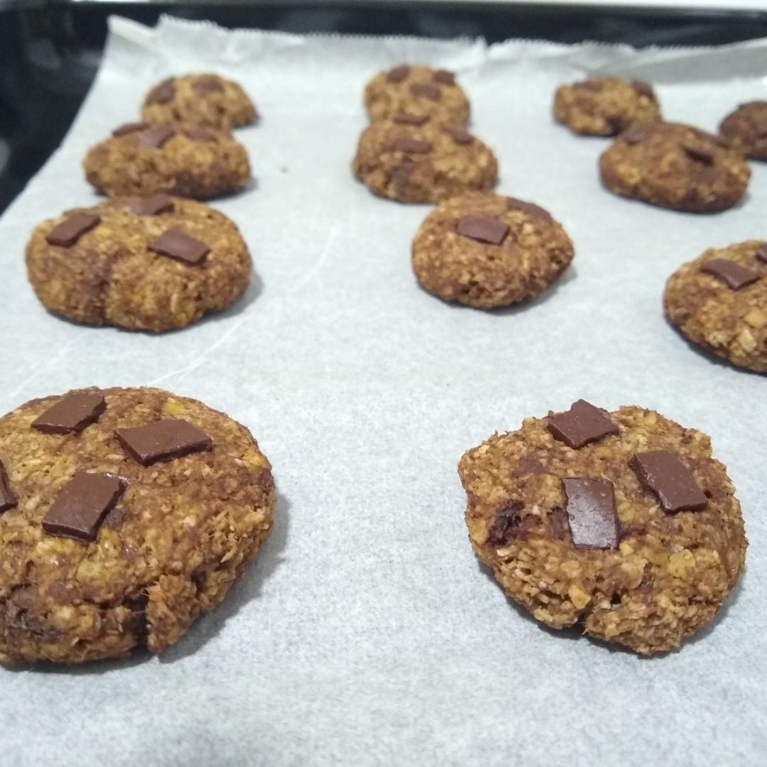 Cookies de avena, plátano y chocolate Cookies de avena, plátano y chocolate