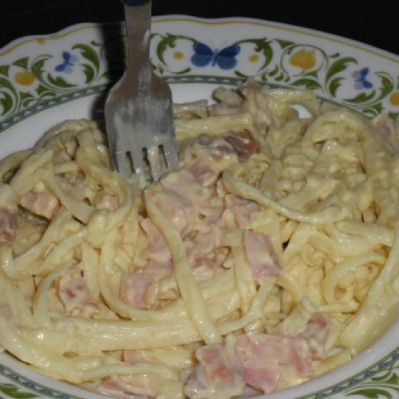 Pasta con salsa carbonara