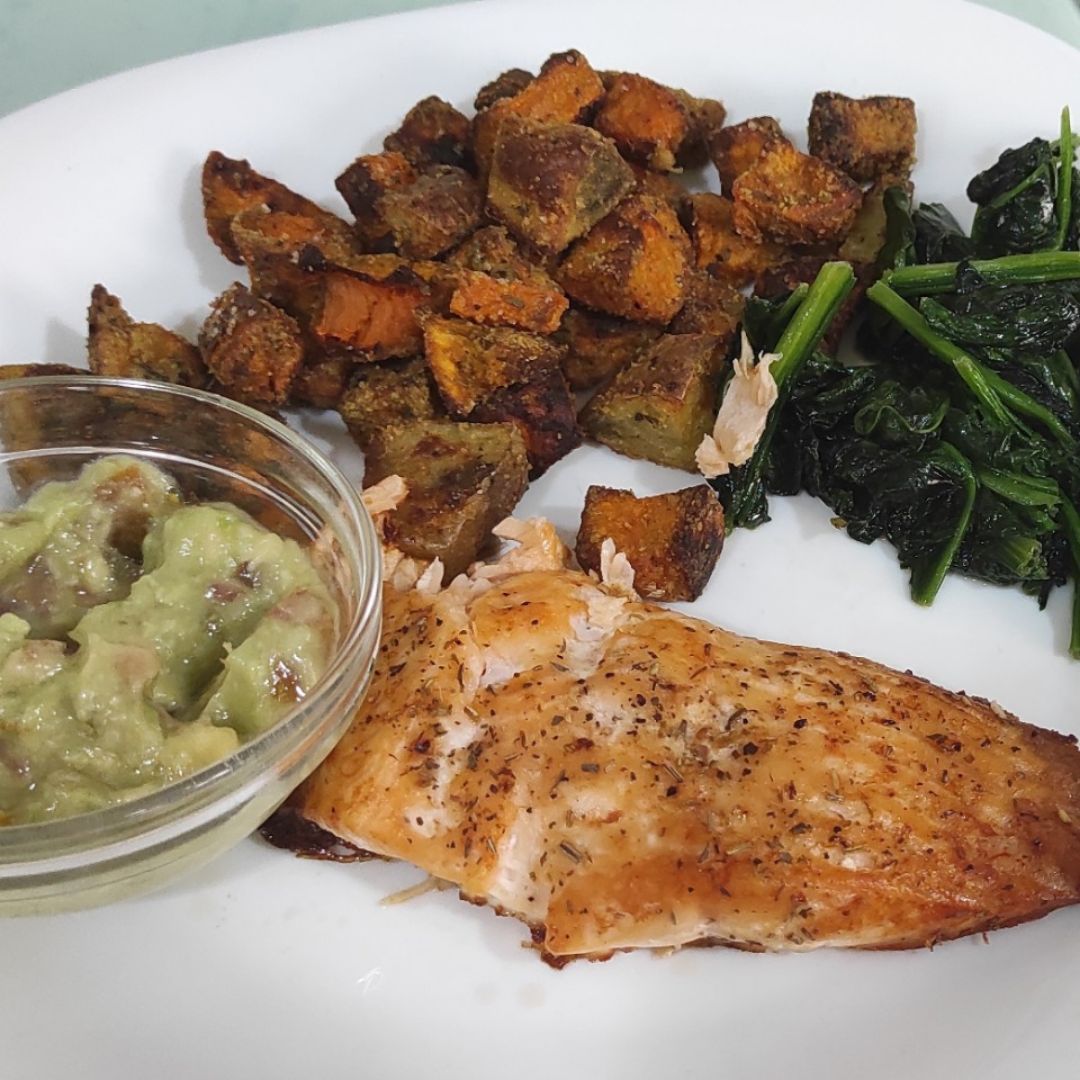 Salmón y batata especiada al horno