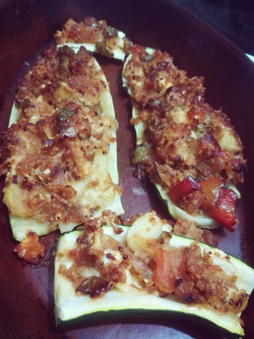 Calabacines rellenos de verdura y quinoa
