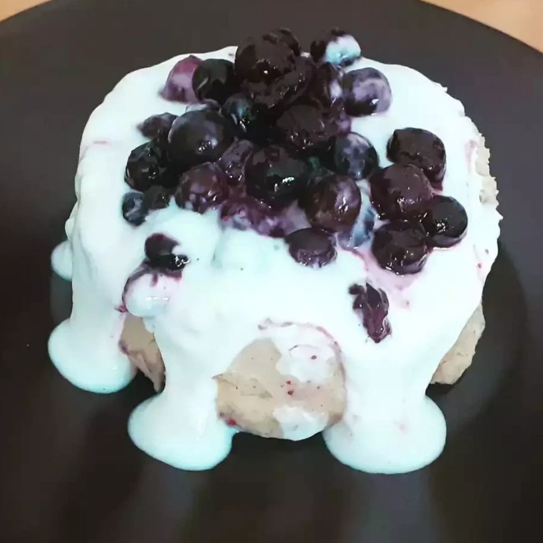 Mugcake de arandanos y queso batido