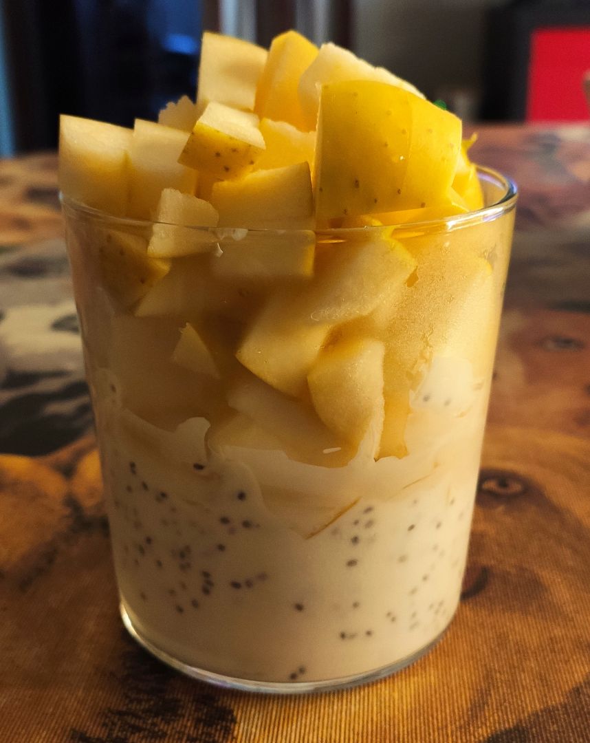 Queso fresco batido con chia y manzana