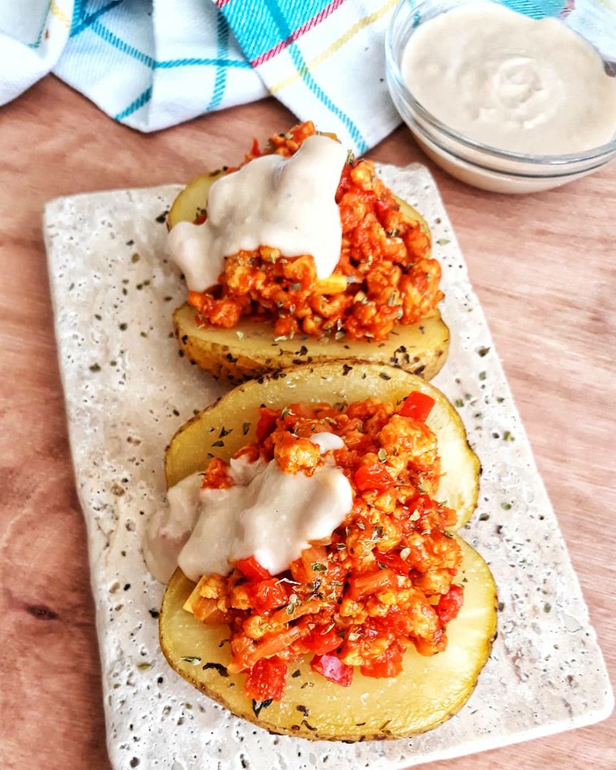 🌱PATATAS ASADAS CON BOLOÑESA Y ALIOLI DE JUDÍAS BLANCAS🌱 🌱PATATAS ASADAS CON BOLOÑESA Y ALIOLI DE JUDÍAS BLANCAS🌱
