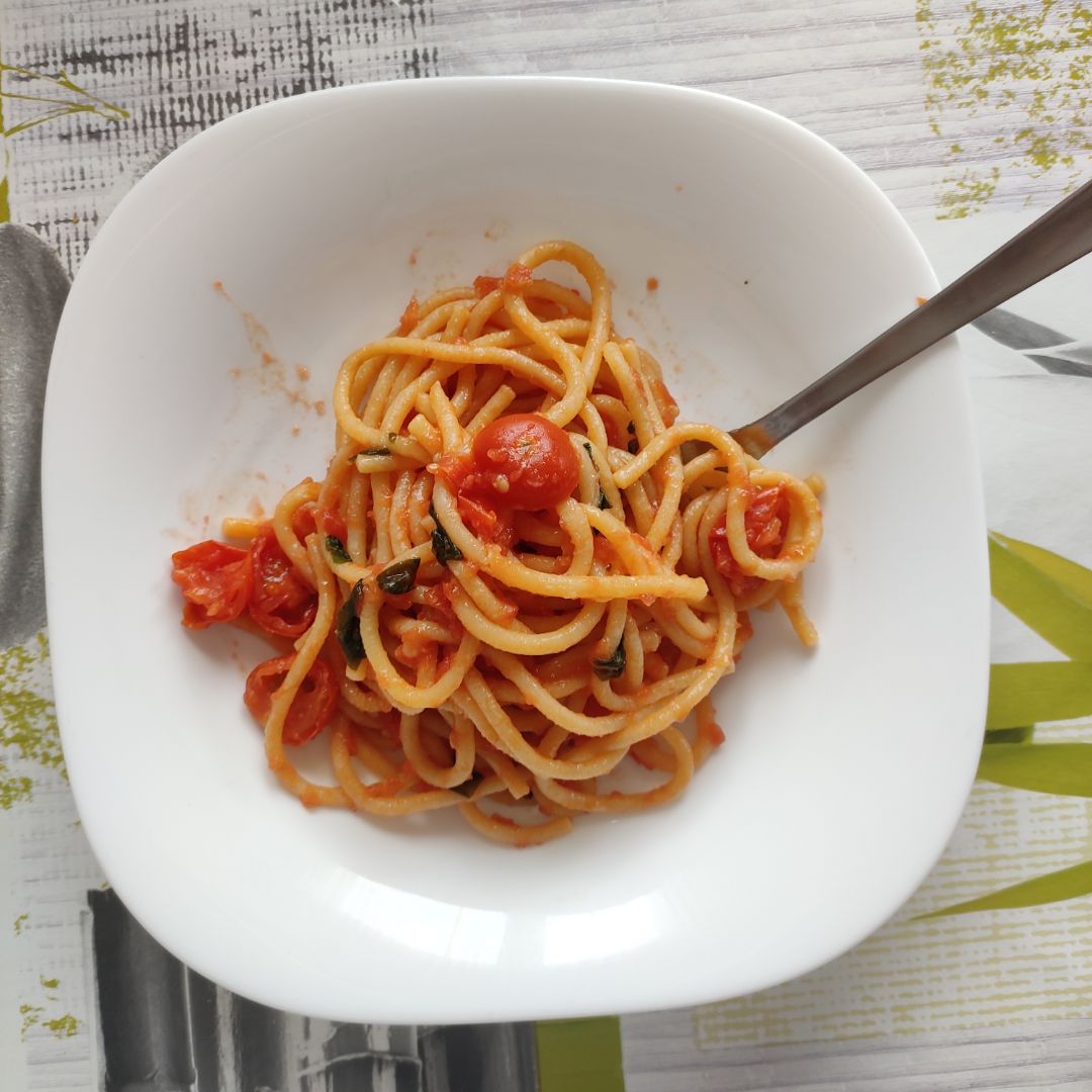 Pasta con tomate Pasta con tomate