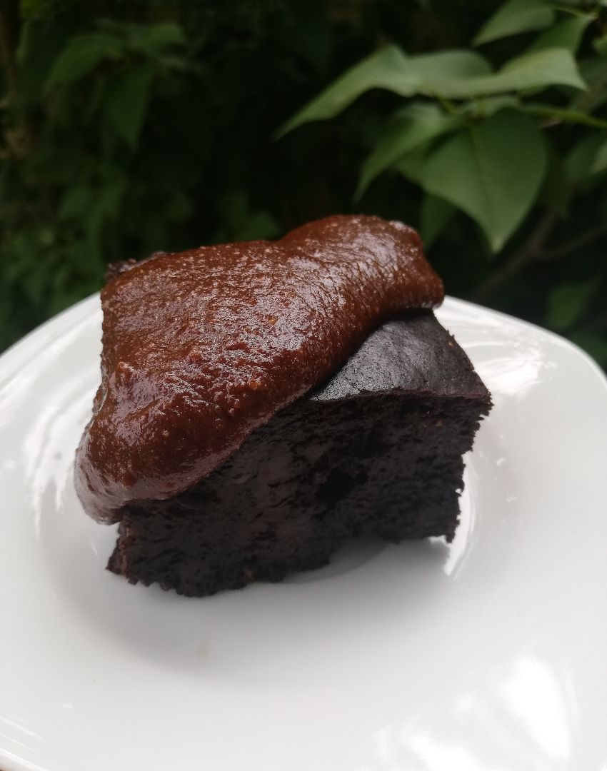 BROWNIE de PLÁTANO 🍌 (sin harina) con CREMA DE AVELLANA y CHOCO BROWNIE de PLÁTANO 🍌 (sin harina) con CREMA DE AVELLANA y CHOCO