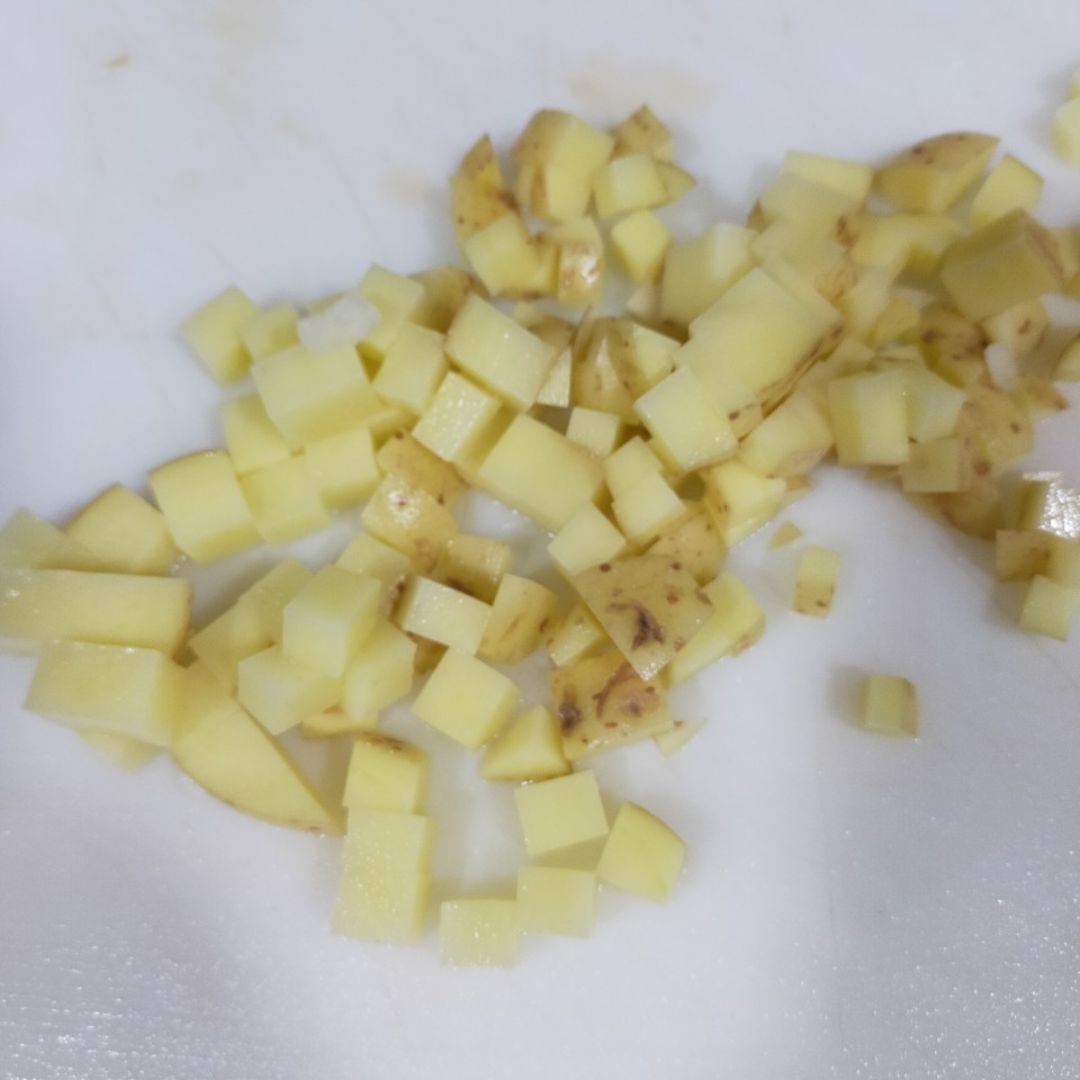 Guisantes con jam贸n y patata 馃煝 Paso 1 Guisantes con jam贸n y patata 馃煝 Paso 1