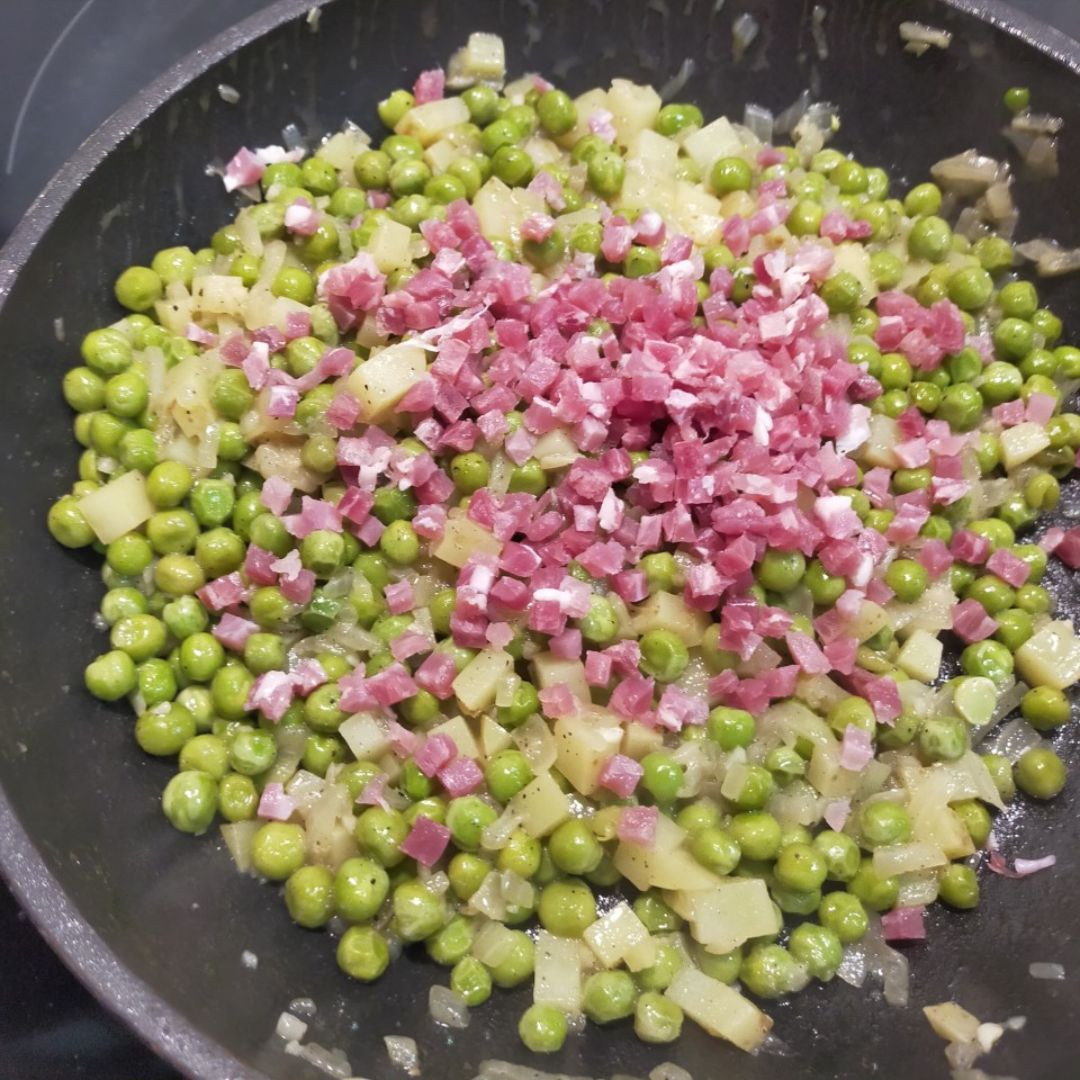 Guisantes con jam贸n y patata 馃煝 Paso 7 Guisantes con jam贸n y patata 馃煝 Paso 7