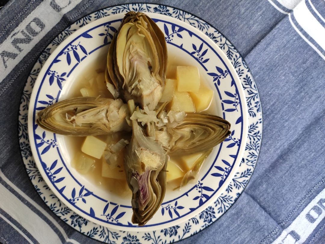 Caldo de patatas y alcachofas al limón 🥄🥔🍋 Caldo de patatas y alcachofas al limón 🥄🥔🍋