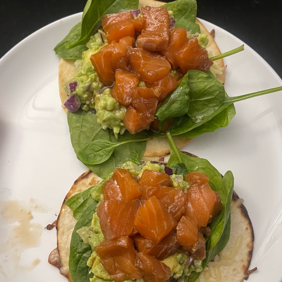 Tostadas de salmón Tostadas de salmón