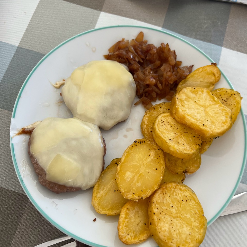 Hamburguesa con patatas Hamburguesa con patatas
