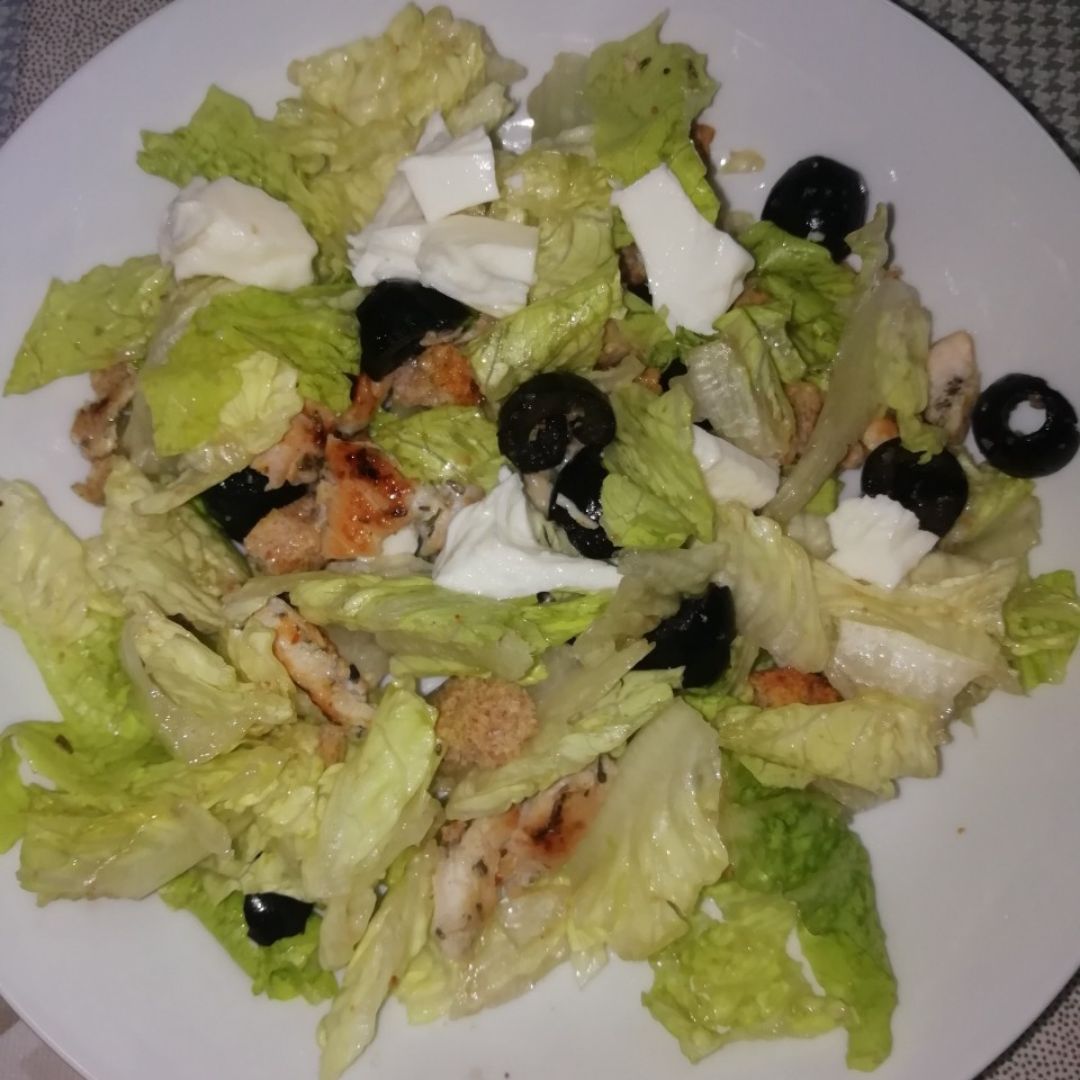 Ensalada con pollo y aceitunas Ensalada con pollo y aceitunas