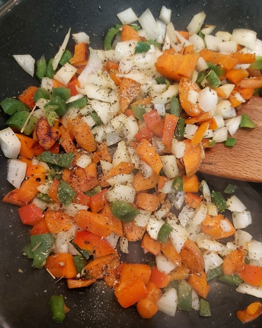 pisto al curry con huevo 🥕🍳 Paso 1 pisto al curry con huevo 🥕🍳 Paso 1
