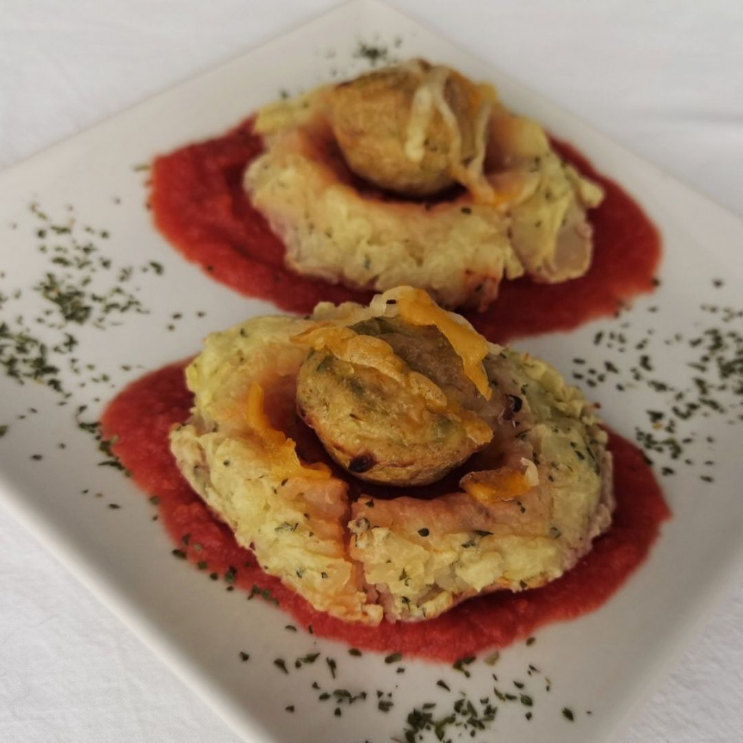 NIDOS DE PATATA CON ALBÓNDIGAS DE CALABACÍN NIDOS DE PATATA CON ALBÓNDIGAS DE CALABACÍN