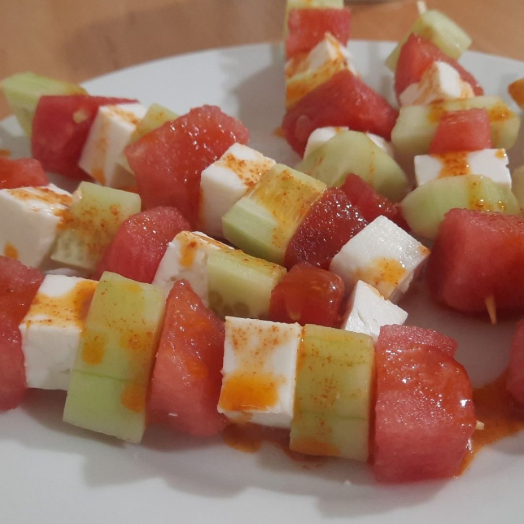 Brochetas de pepino y sandia Brochetas de pepino y sandia