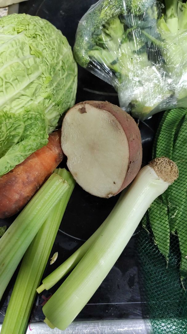 Sopa de verduras oriental de aprovechamiento Sopa de verduras oriental de aprovechamiento