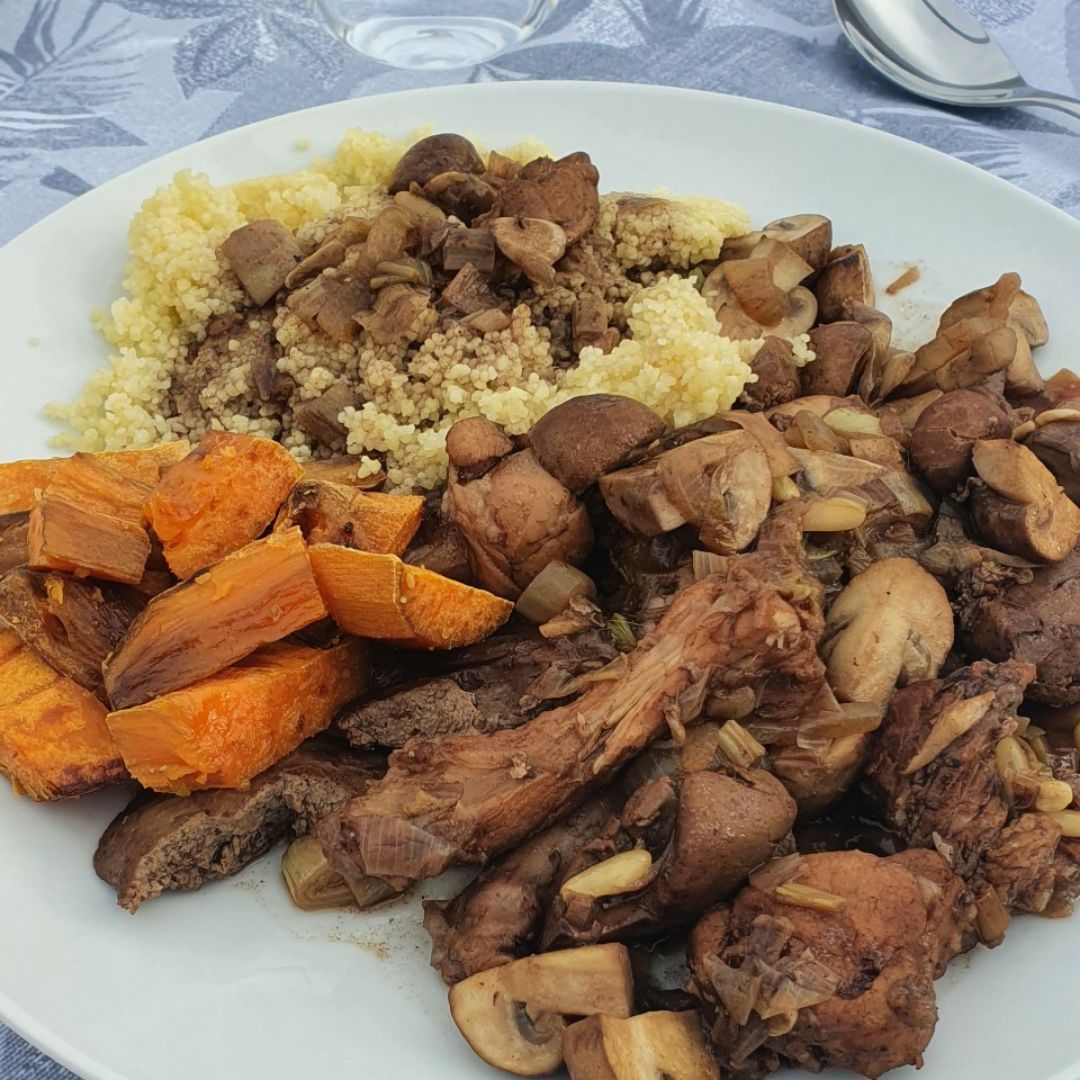 Guiso de conejo con boniato y cuscus. Guiso de conejo con boniato y cuscus.