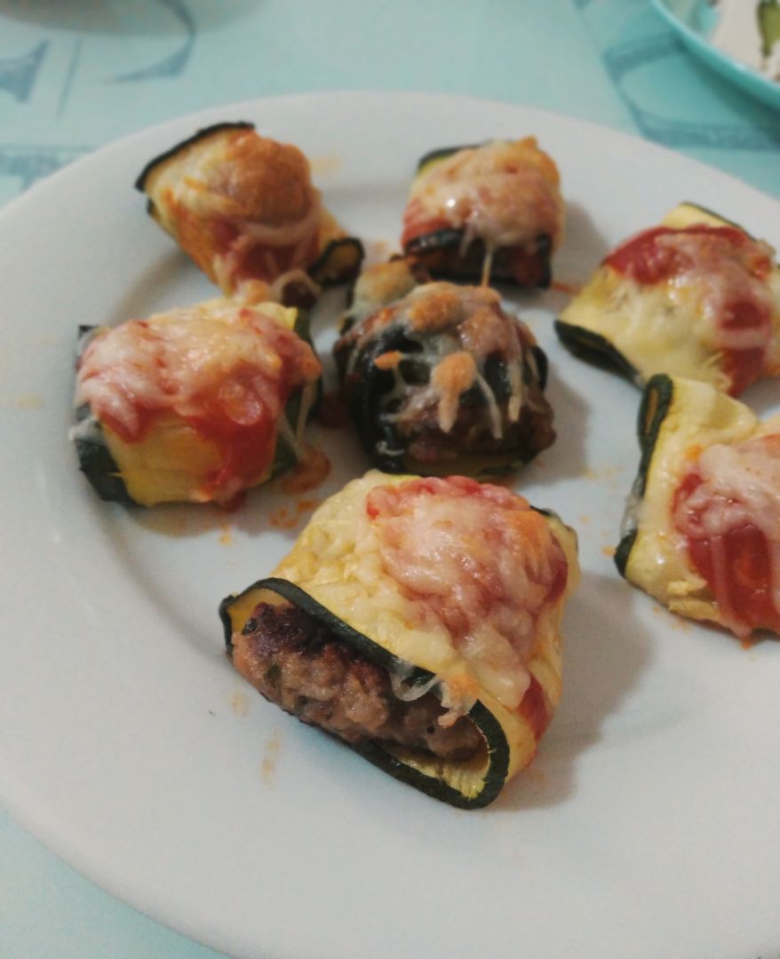 Raviolis de calabacín con albóndigas Raviolis de calabacín con albóndigas