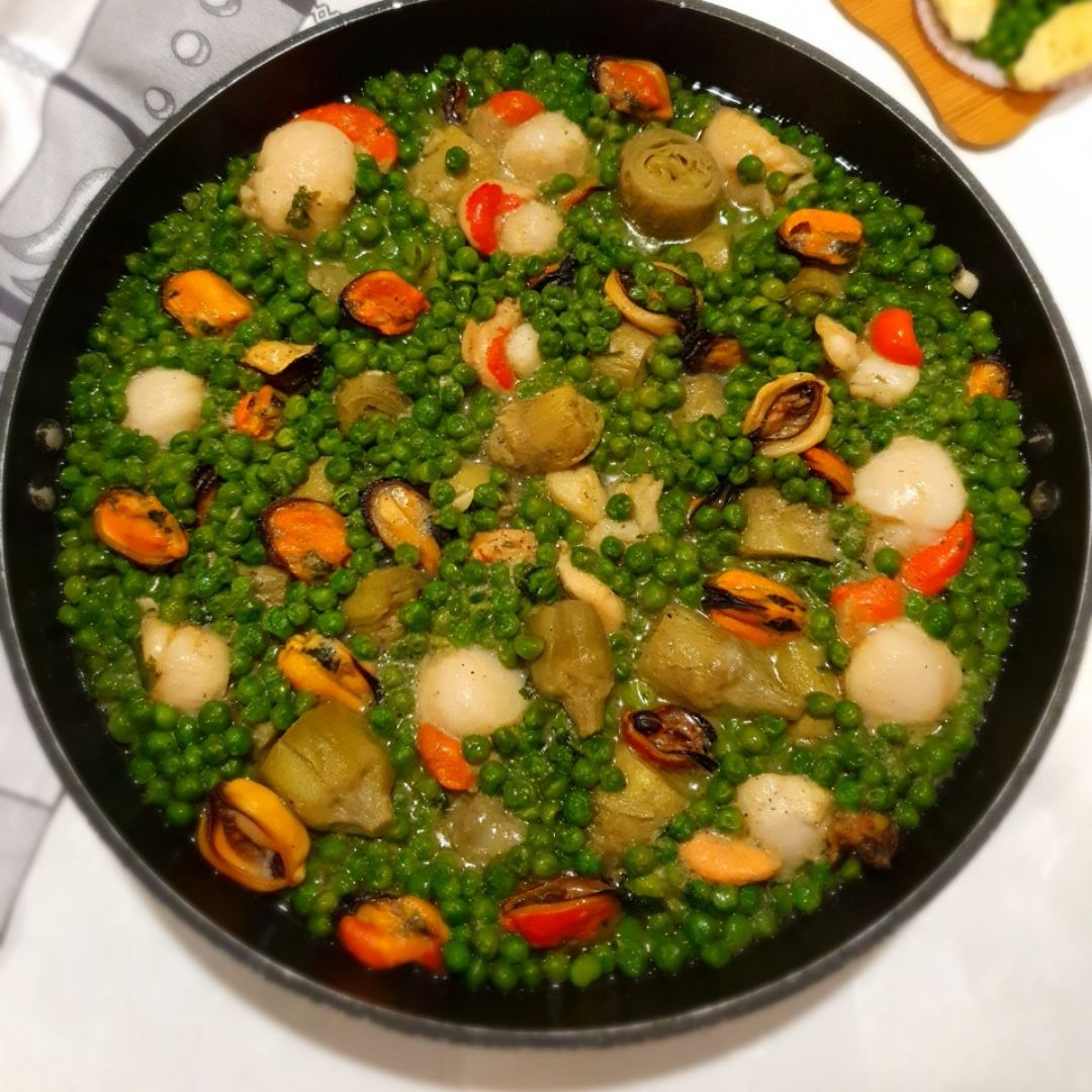 GUISANTES Y ALCACHOFAS CON MARISCO GUISANTES Y ALCACHOFAS CON MARISCO