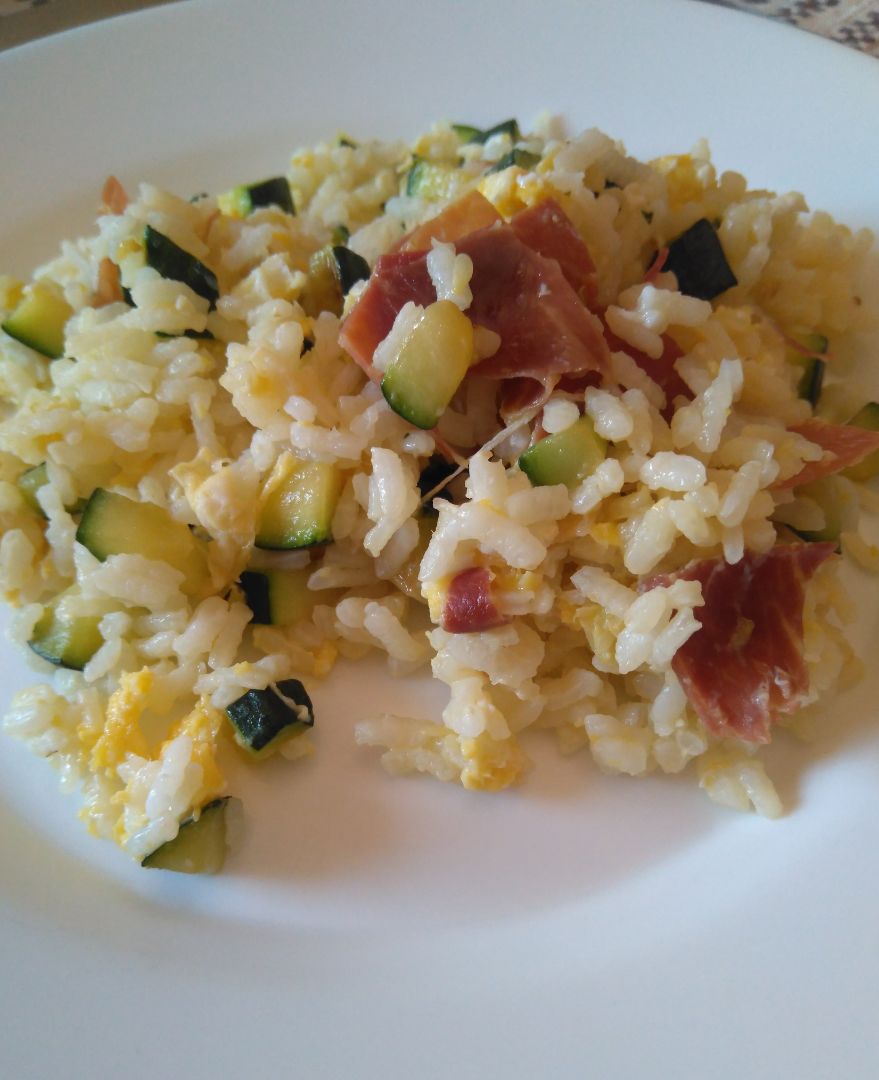 Arroz con calabacín, jamón y huevo Arroz con calabacín, jamón y huevo