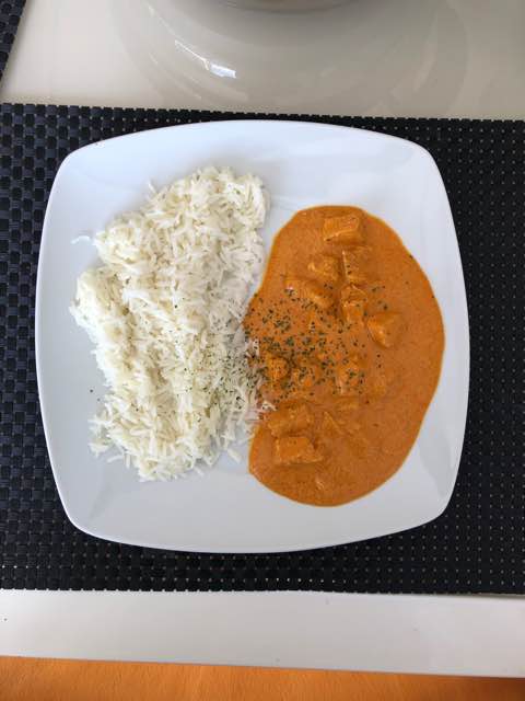 Pollo al curry con arroz 