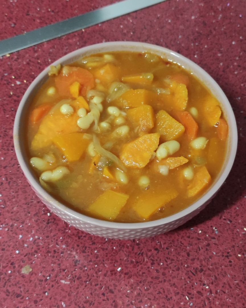 Alubias con verduras y boniato. 