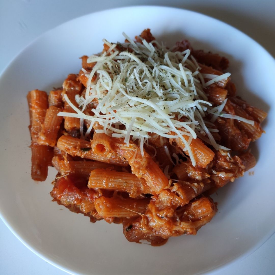 Macarrones de lenteja roja con atún y tomate Macarrones de lenteja roja con atún y tomate