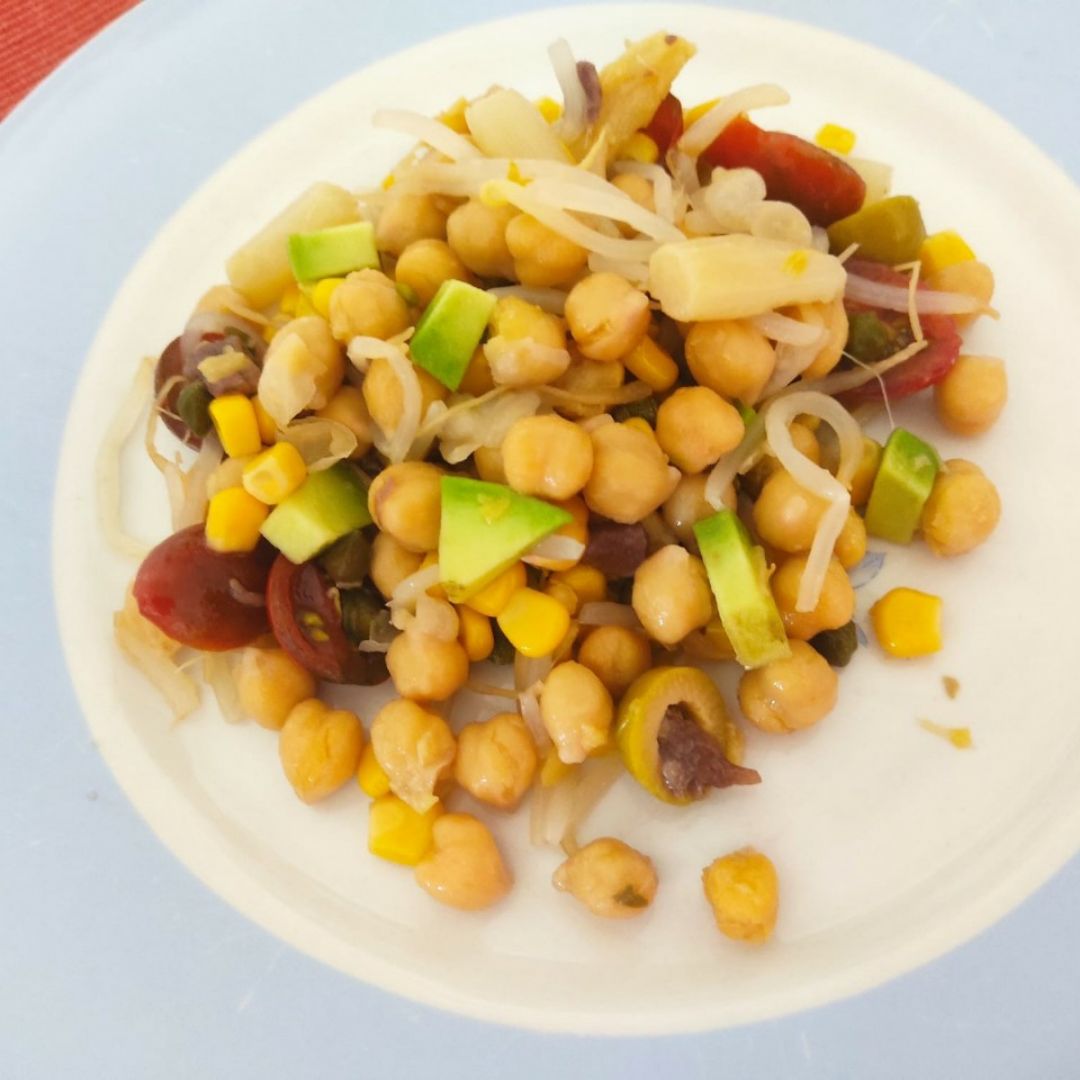 Ensalada mixta de garbanzos