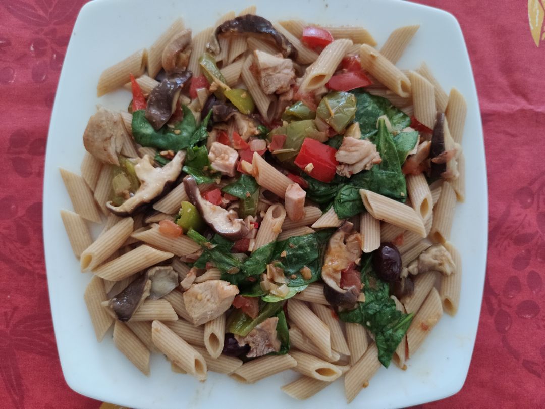 Pasta integral con verduras y pavo Pasta integral con verduras y pavo