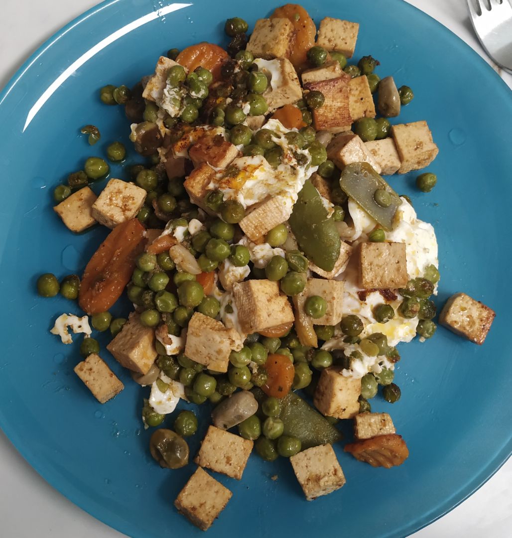 Salteado de verduras con tofu y huevo Salteado de verduras con tofu y huevo