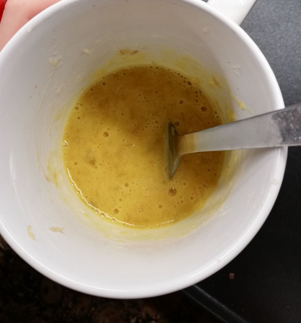 Mugcake proteico de plátano y pera Paso 0
