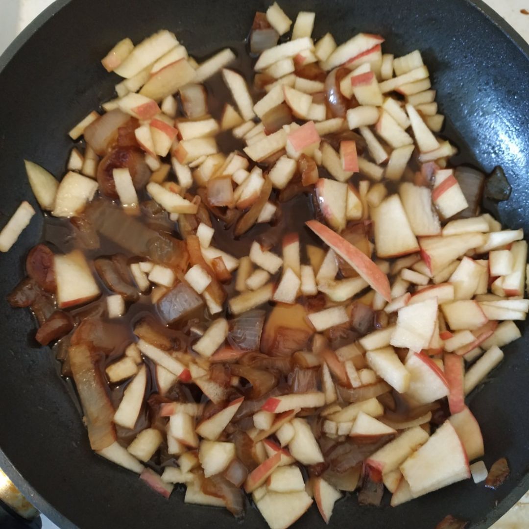 Caramelizado de Cebolla y Manzana con Queso Azul Paso 1 Caramelizado de Cebolla y Manzana con Queso Azul Paso 1