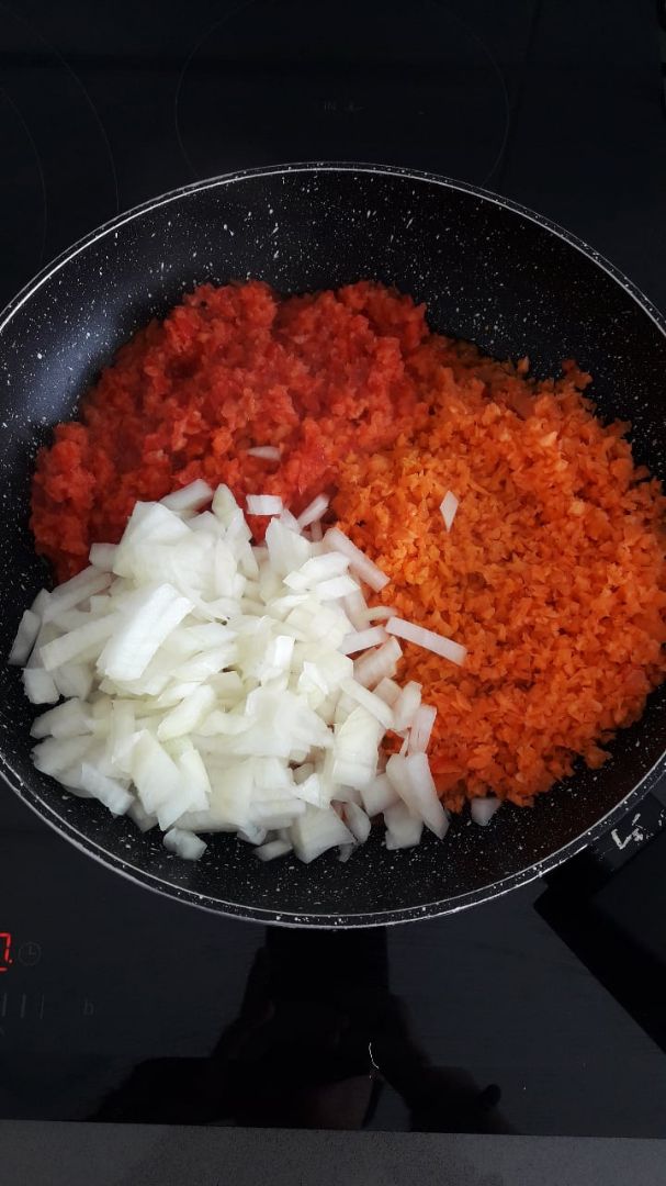 Pasta de lentejas roja y salsa boloñesa Paso 0