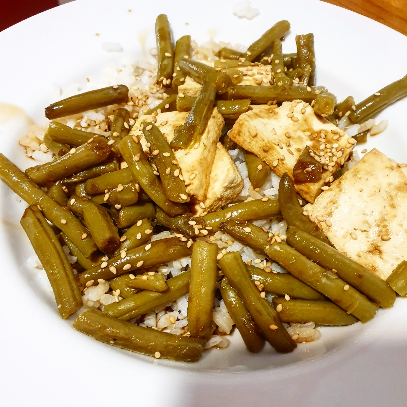 Arroz con tofu y judías verdes
