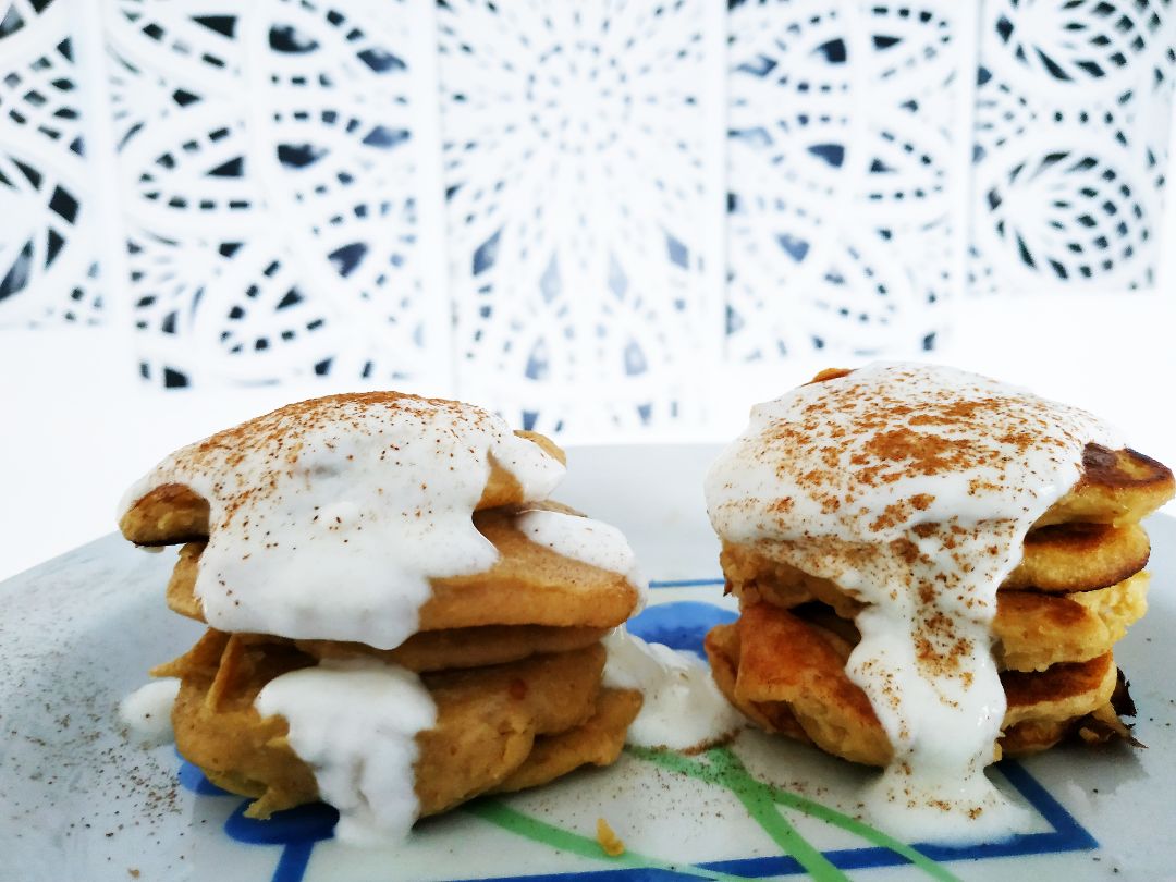Tortitas con manzana y queso Tortitas con manzana y queso