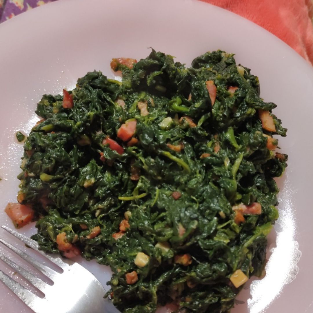 Espinacas con bacon y ajo Espinacas con bacon y ajo