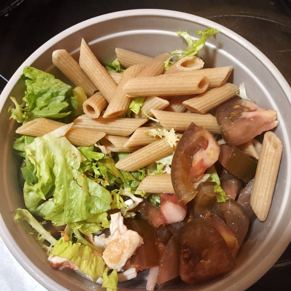 Ensalada pasta y pollo