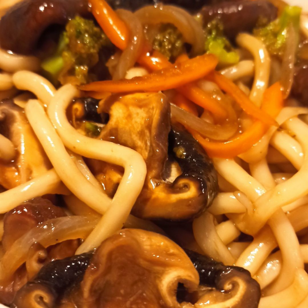 Udon con verduras al Wok Udon con verduras al Wok