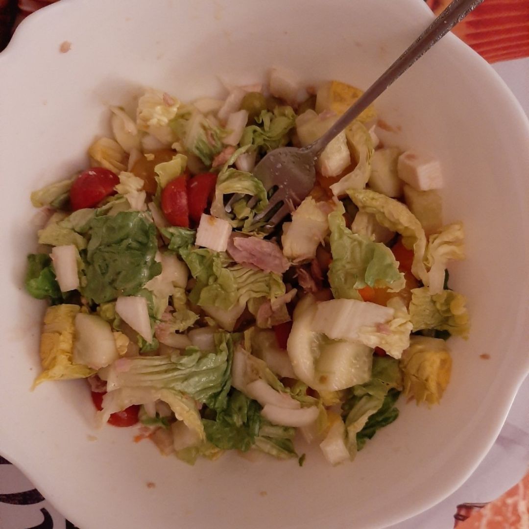 Ensalada de lechuga con atún Ensalada de lechuga con atún