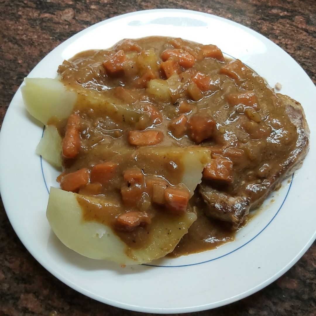 Lomo de atún a la soja con papas sancochadas Lomo de atún a la soja con papas sancochadas